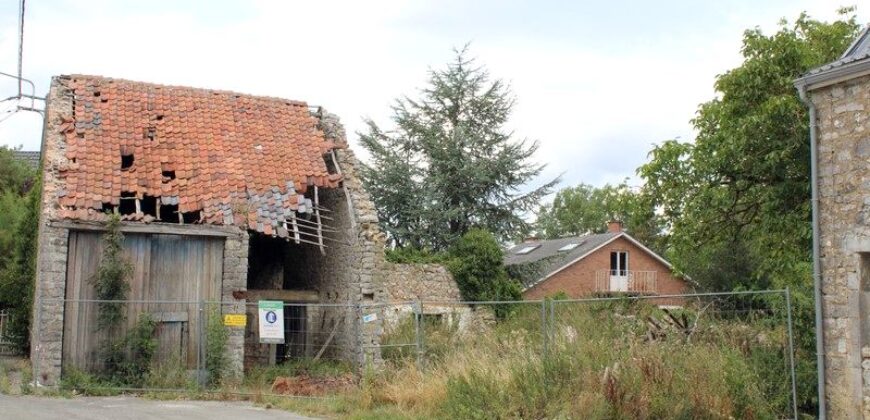 Beau terrain à bâtir de 923m²