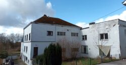 Vaste site exploitable sur plus de 1.880m²