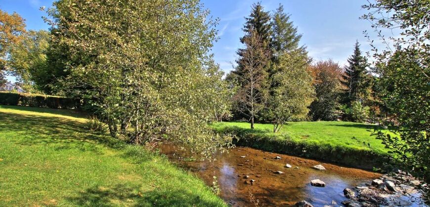 Fermette en pierres du pays