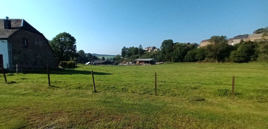 Beau terrain de 833m² ( LOT 2 )