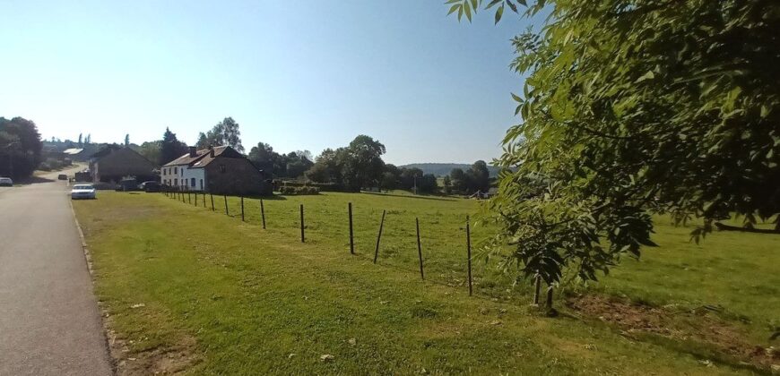 Beau terrain de 833m² ( LOT 2 )