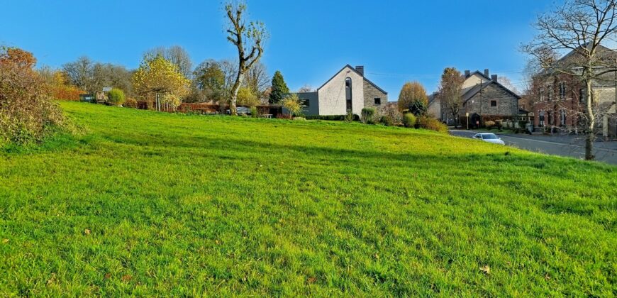 Très beau terrain à bâtir de plus de 1100m²