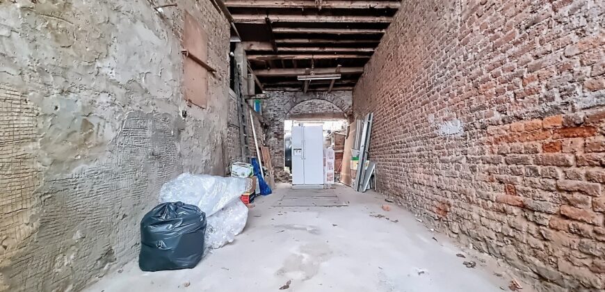 Grande maison 4 chambres à rénover, exploitable sur plus de 250m²