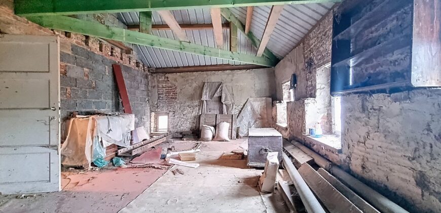 Grande maison 4 chambres à rénover, exploitable sur plus de 250m²