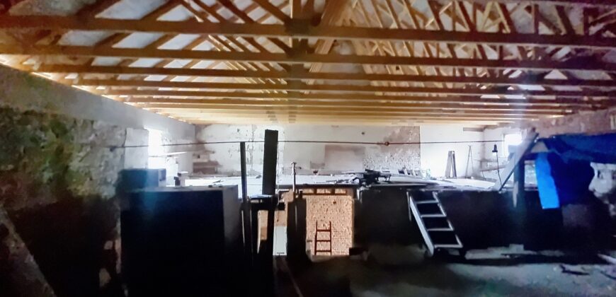 Grande maison 4 chambres à rénover, exploitable sur plus de 250m²