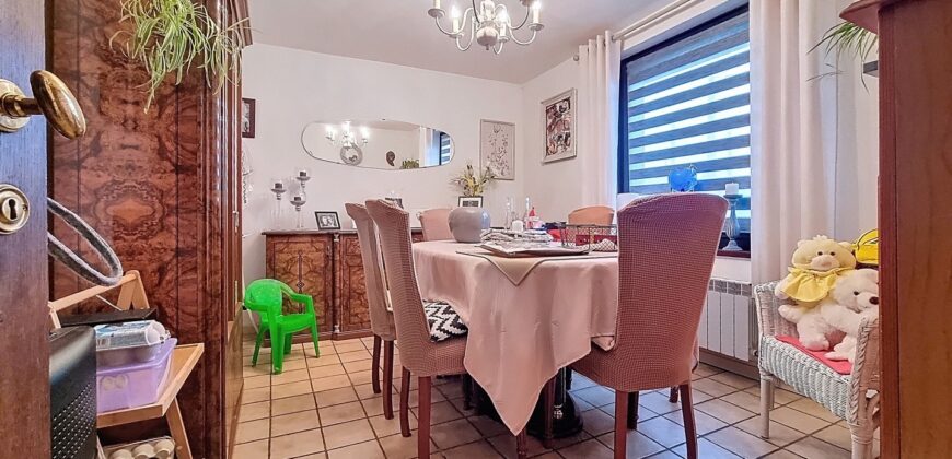 Avis aux investisseurs, deux maisons sur un terrain de plus de 1600m²