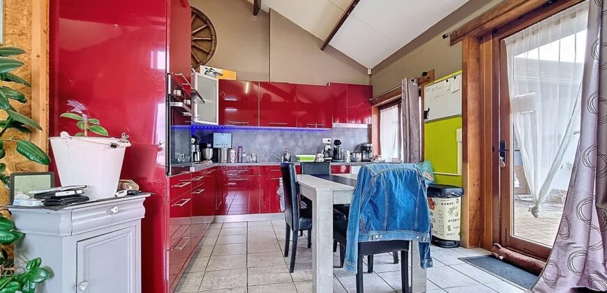 Avis aux investisseurs, deux maisons sur un terrain de plus de 1600m²