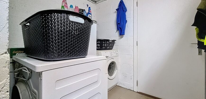 Avis aux investisseurs, deux maisons sur un terrain de plus de 1600m²