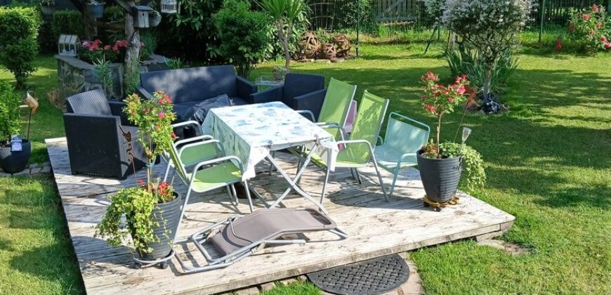 Avis aux investisseurs, deux maisons sur un terrain de plus de 1600m²