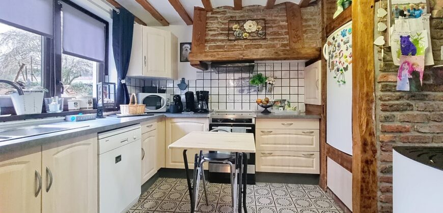 Avis aux investisseurs, deux maisons sur un terrain de plus de 1600m²