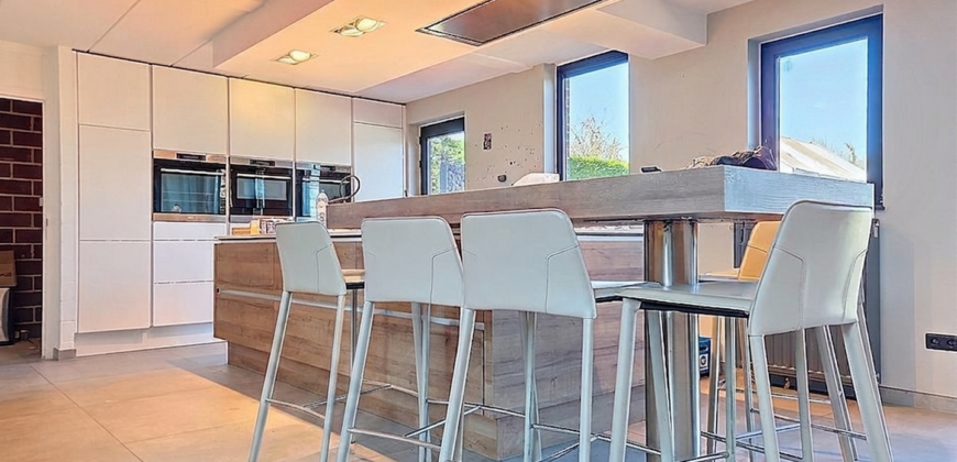 Superbe villa 5 chambres avec piscine sur un terrain de plus de 3.000m²